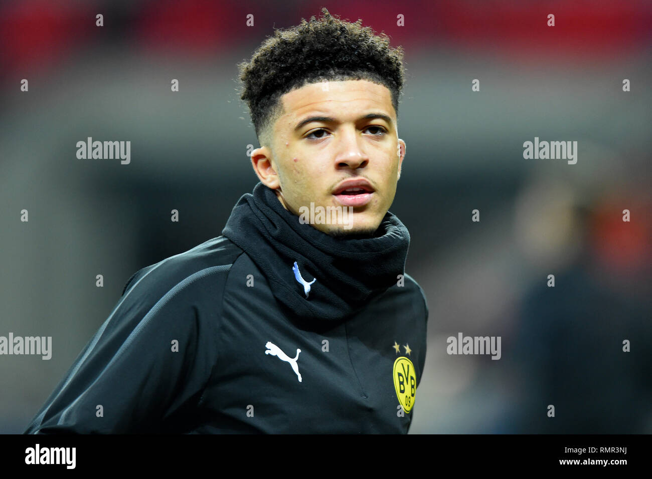 Londra. UK 13Febbraio Borussia Dortmund centrocampista Jadon Sancho si riscalda durante la UEFA Champions League match tra Tottenham Hotspur e Ballspielverein Borussia 09 e.V. Dortmund allo Stadio di Wembley, Londra Mercoledì 13 febbraio 2019. (Credit: Jon Bromley | MI News & Sport Ltd) Foto Stock