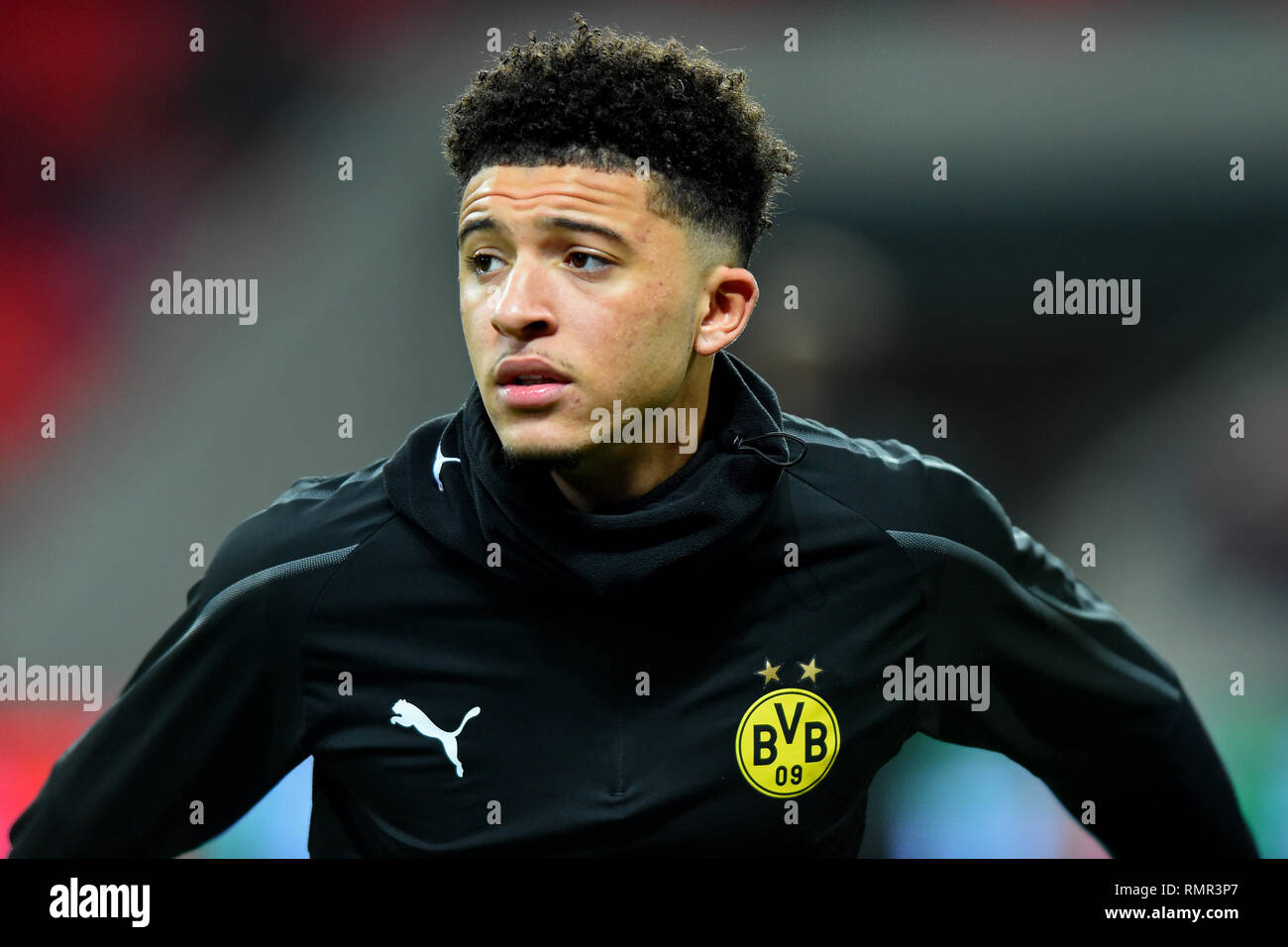 Londra. UK 13Febbraio Borussia Dortmund centrocampista Jadon Sancho si riscalda durante la UEFA Champions League match tra Tottenham Hotspur e Ballspielverein Borussia 09 e.V. Dortmund allo Stadio di Wembley, Londra Mercoledì 13 febbraio 2019. (Credit: Jon Bromley | MI News & Sport Ltd) Foto Stock