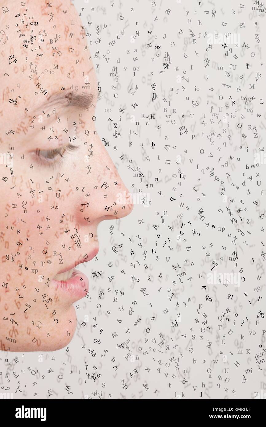 Volto femminile con lettere illeggibili, immagine concettuale. Foto Stock