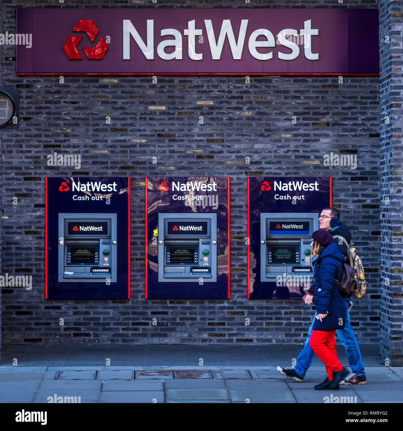 Bancomat Natwest Cash Machines - Natwest Bank Cashpoint Macchine presso una filiale di Londra Foto Stock