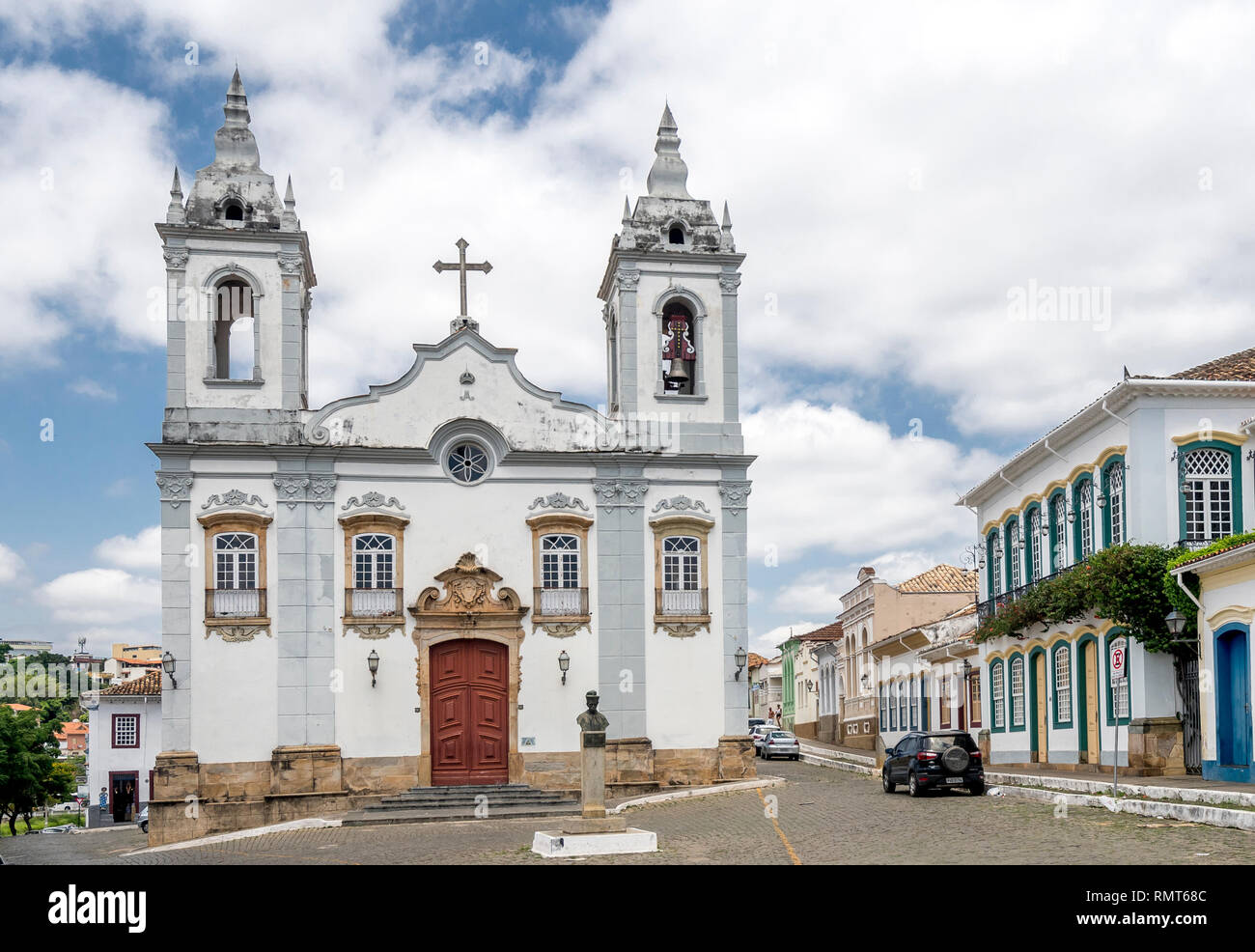 Street View di Nossa Senhora do Rosário chiesa di São João del Rei, Minas Gerais, Brasile Foto Stock