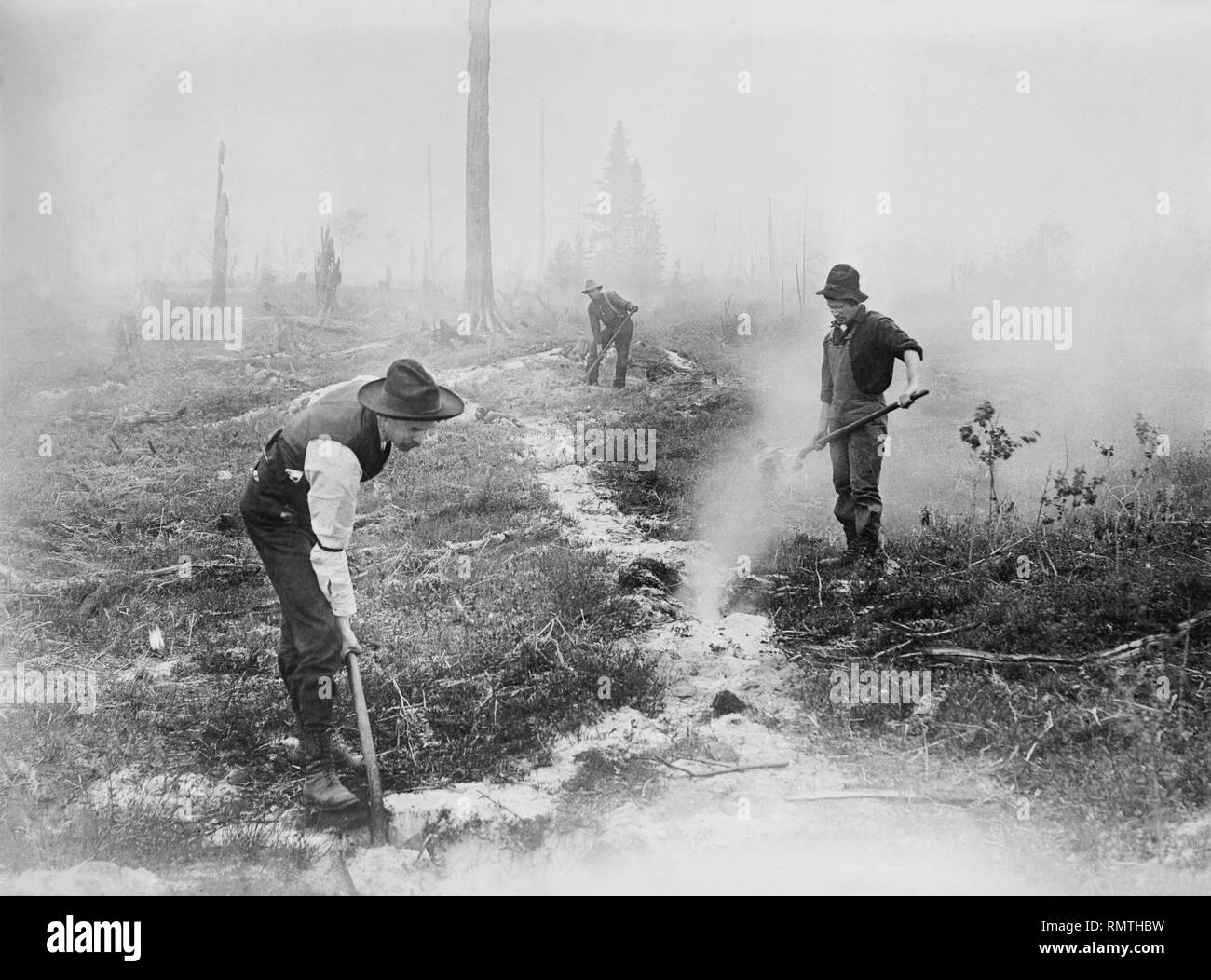 Lotta contro gli incendi forestali, il Dakota del Sud, STATI UNITI D'AMERICA, Bain News Service, 1910's Foto Stock