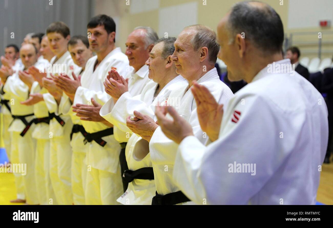 Il presidente russo Vladimir Putin durante il judo pratica con la Federazione judo team durante una visita alla Yug-Sport Training Center Febbraio 14, 2019 in Sochi, Russia. Foto Stock