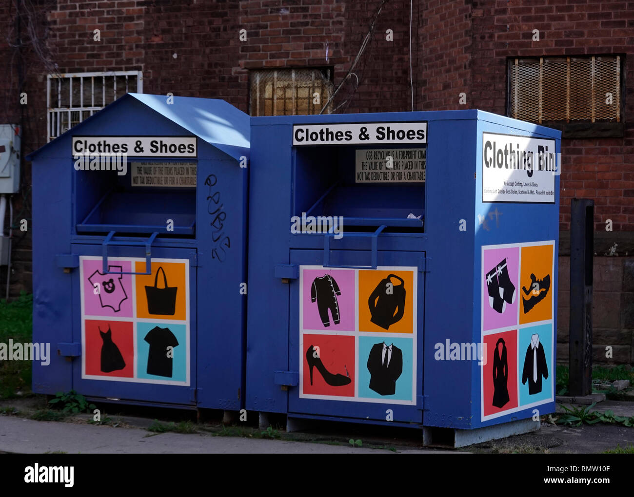 Donazione di abbigliamento scatole di raccolta Brooklyn NYC Foto Stock