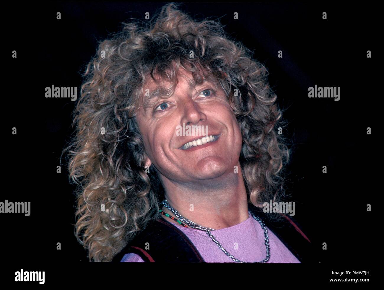 Il cantante rock e cantautore, Robert Plant, ex cantante dei Led Zeppelin, è mostrato il palcoscenico durante una 'live' aspetto di concerto. Foto Stock