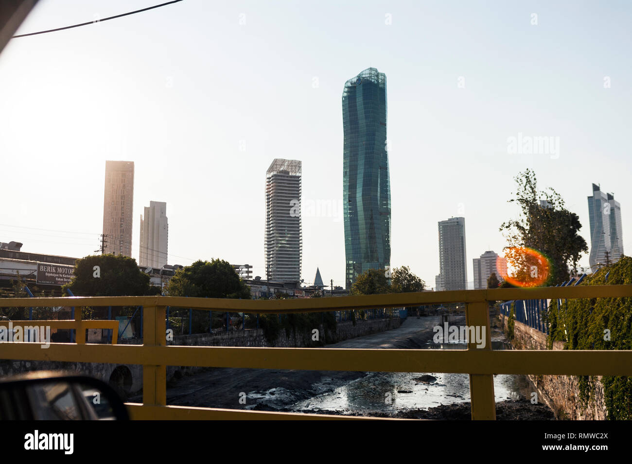 Izmir, Turchia - 8 agosto 2018; Mistral e Gee perla torri vista da 2. Sanayi regione Izmir in Turchia. Foto Stock