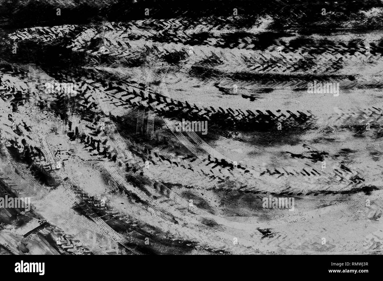 Antenna vista superiore dello sfondo con tracce di pneumatici sul pavimento di cemento, di consistenza delle tracce di pneumatici. Foto Stock
