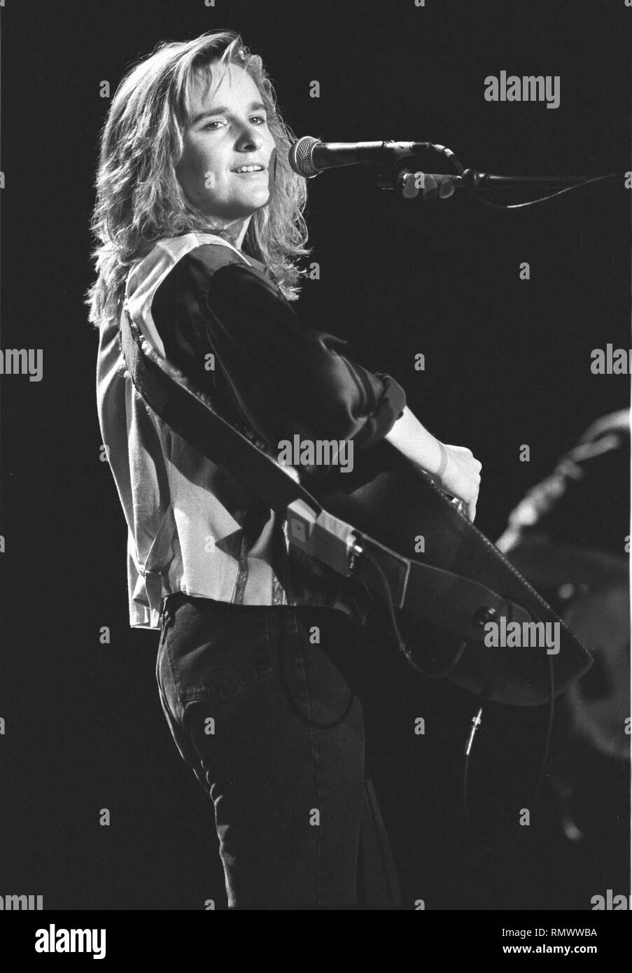 Musicista Melissa Etheridge è mostrato esibirsi sul palco durante un 'live' aspetto di concerto. Foto Stock