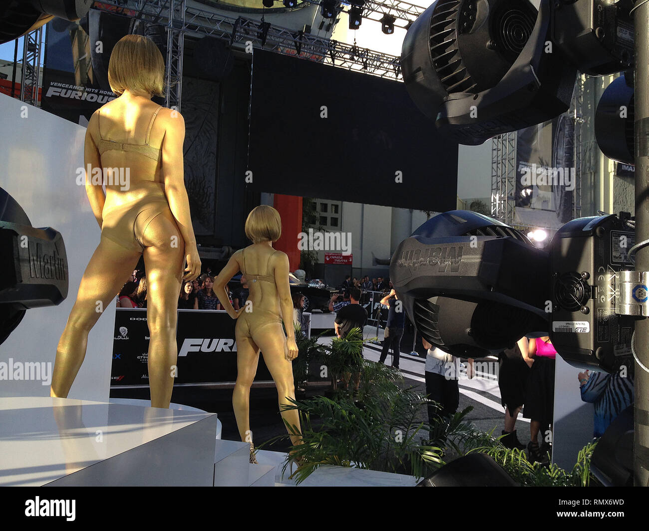 Ambiente sul tappeto nero 104 evento nella vita di Hollywood - California, moquette rossa e dietro le quinte, movie celebrità, personaggi televisivi, musica celebrità, Topix, Bestof, arte cultura e intrattenimento, fotografia, inchiesta tsuni@Gamma-USA.com , Tsuni Credito / STATI UNITI D'AMERICA, usura accessori da persone su evento. scarpe, gioielli, anello, orecchini, borsa di atmosfera e altri. dal 2015 Foto Stock