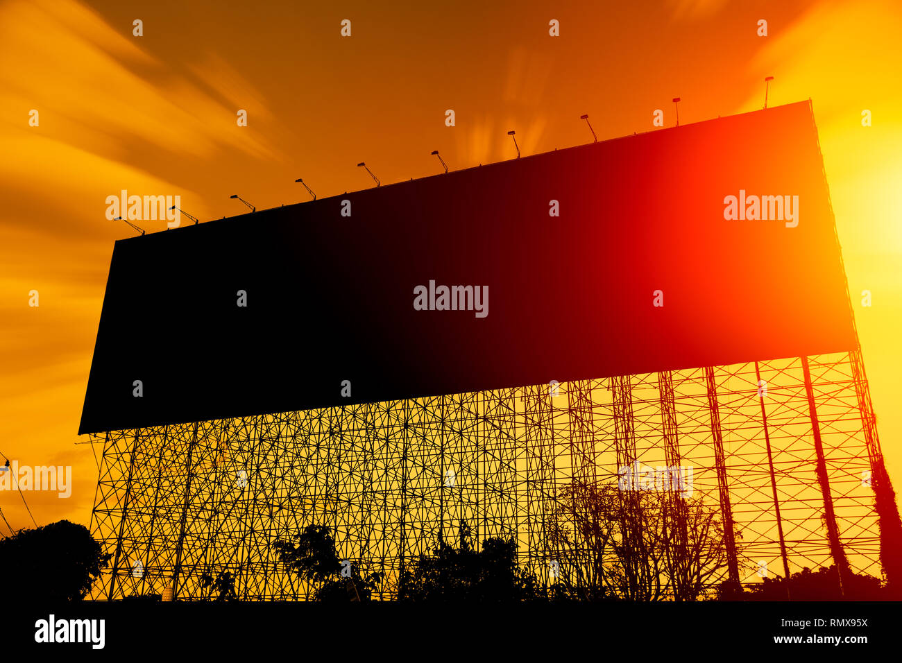 Silhouette nera grande billboard spazio pubblicitario per lo sfondo Foto Stock