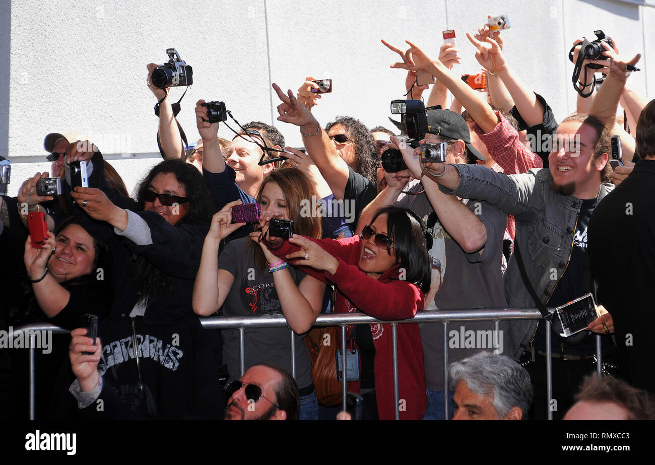 Gli Scorpions ventole    38 - Rudolf Schenker, Klaus Meine, Matthias Jabs, James Kottak e Pawel Maciwoda degli scorpioni sarà introdotto nella RockWalk HollywoodÕs al guitar Center di Los Angeles.Scorpions ventole    38 evento nella vita di Hollywood - California, moquette rossa e dietro le quinte, movie celebrità, personaggi televisivi, musica celebrità, Topix, Bestof, arte cultura e intrattenimento, fotografia, inchiesta tsuni@Gamma-USA.com , Tsuni Credito / STATI UNITI D'AMERICA, usura accessori da persone su evento. scarpe, gioielli, anello, orecchini, borsa di atmosfera e altri. dal 2010 Foto Stock