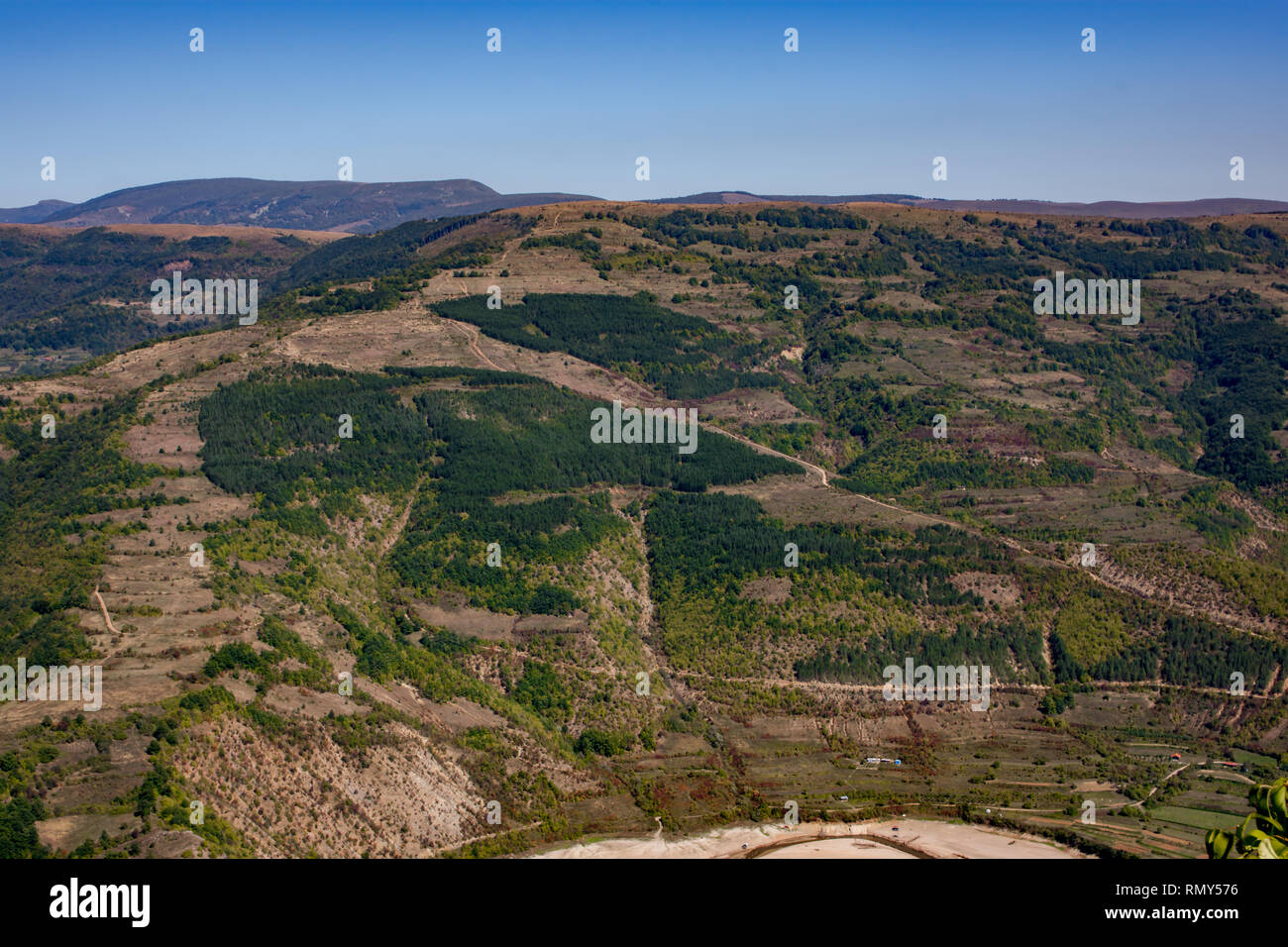 Vista del paesaggio, dal Koziji kamen, capra Rock, sui picchi di Stara Planina vecchia montagna, Foto Stock