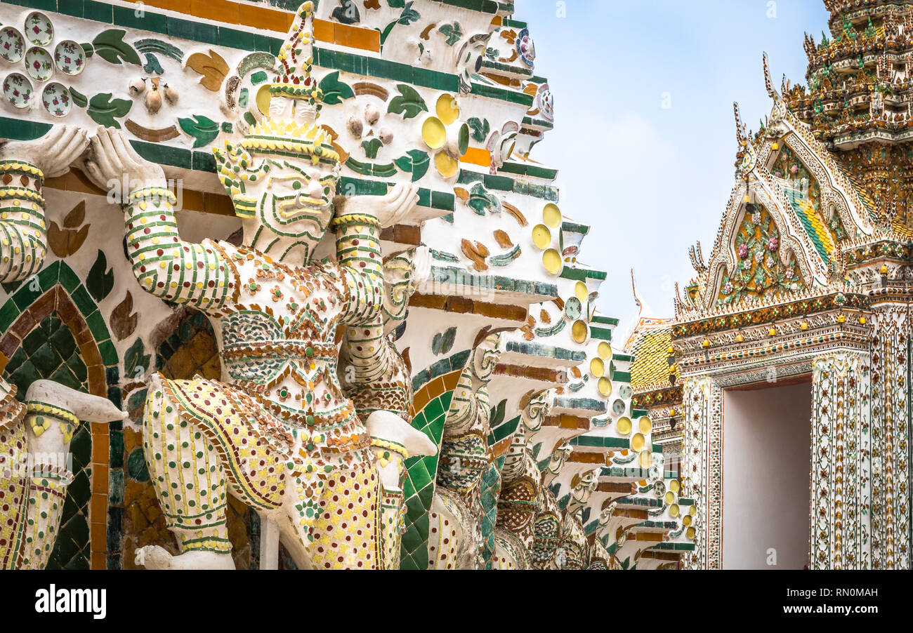 Wat Arun statua Foto Stock