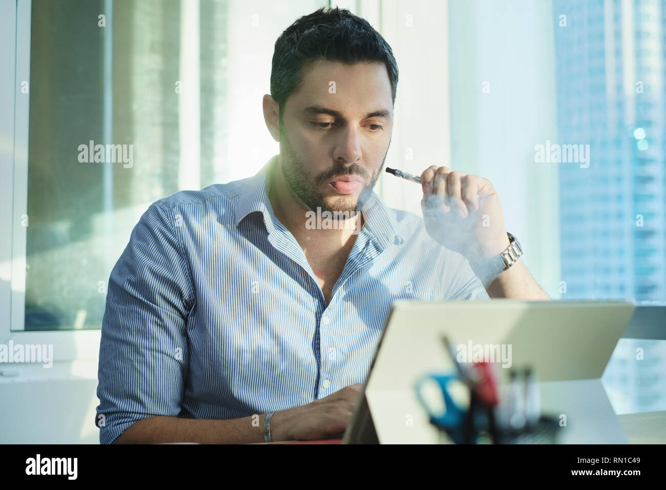 si può fumare la sigaretta elettronica in ufficio Divieto di sigaretta elettronica nei luoghi di lavoro: cosa sapere main image 1