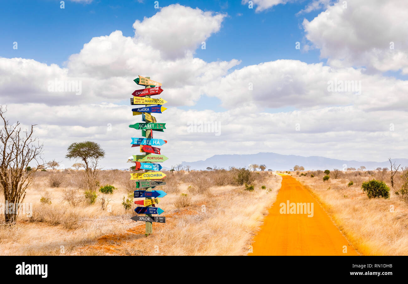 Divertente mondo diverse direzioni con orientamento di distanza da molti paesi diversi Foto Stock