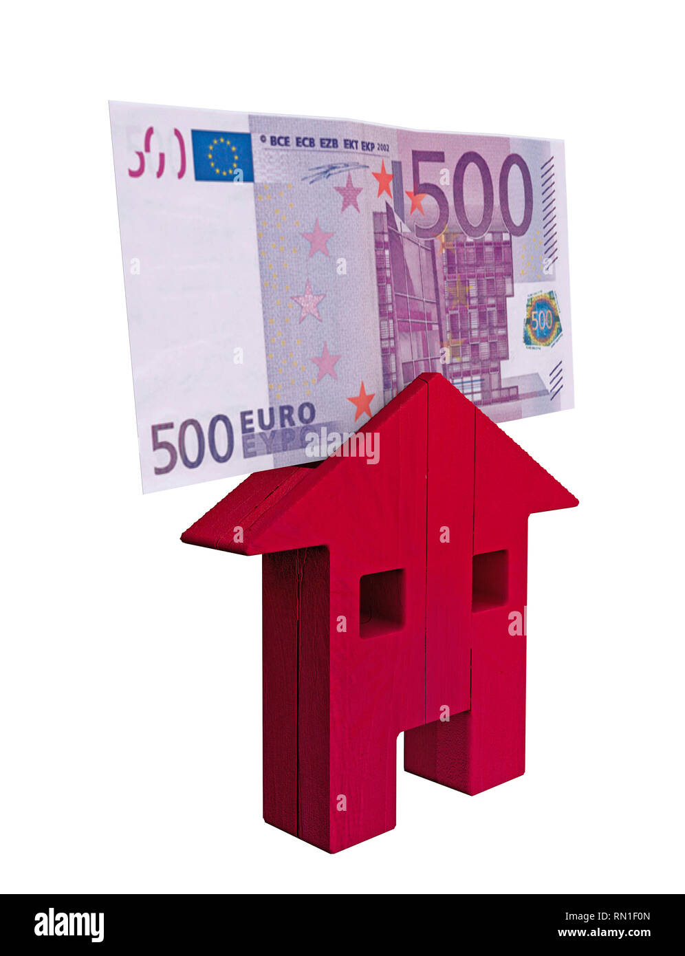 Red casa in legno e un 500 euro bill, investimenti, comprare e vendere. Mutui e prestiti. Concetto. Il rendering 3D Foto Stock