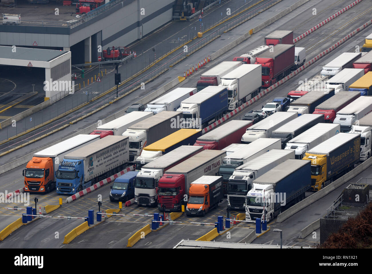 Dover, Regno Unito. Il 16 febbraio 2019. Durante l'ultima scuola metà termine rottura prima BREXIT il porto di Dover ha una giornata intensa come i traghetti arrivano e partono per la Francia. Credito: MARTIN DALTON/Alamy Live News Foto Stock