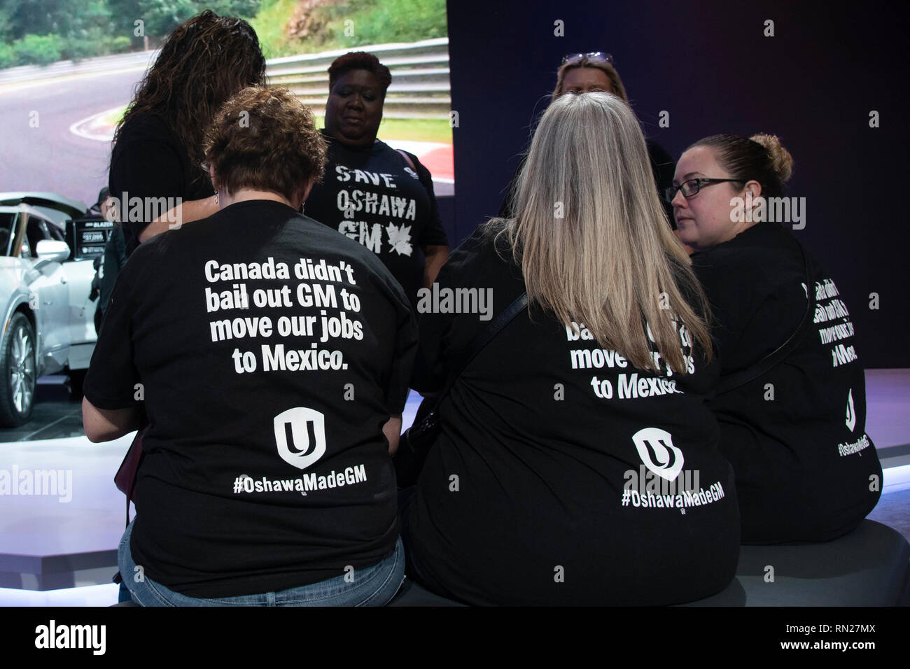 Toronto, Canada. Febbraio 16, 2019. I membri di Unifor protesta per il 2019 canadese Autoshow internazionale a Toronto come parte dell'Unione #SaveOshawaGM campagna. Credito: EXImages/Alamy Live News Foto Stock
