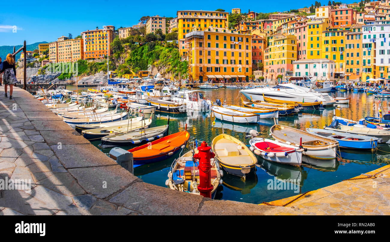 Riviera ligure camogli orizzontale colorato paese Italia del sud Europa comune Foto Stock