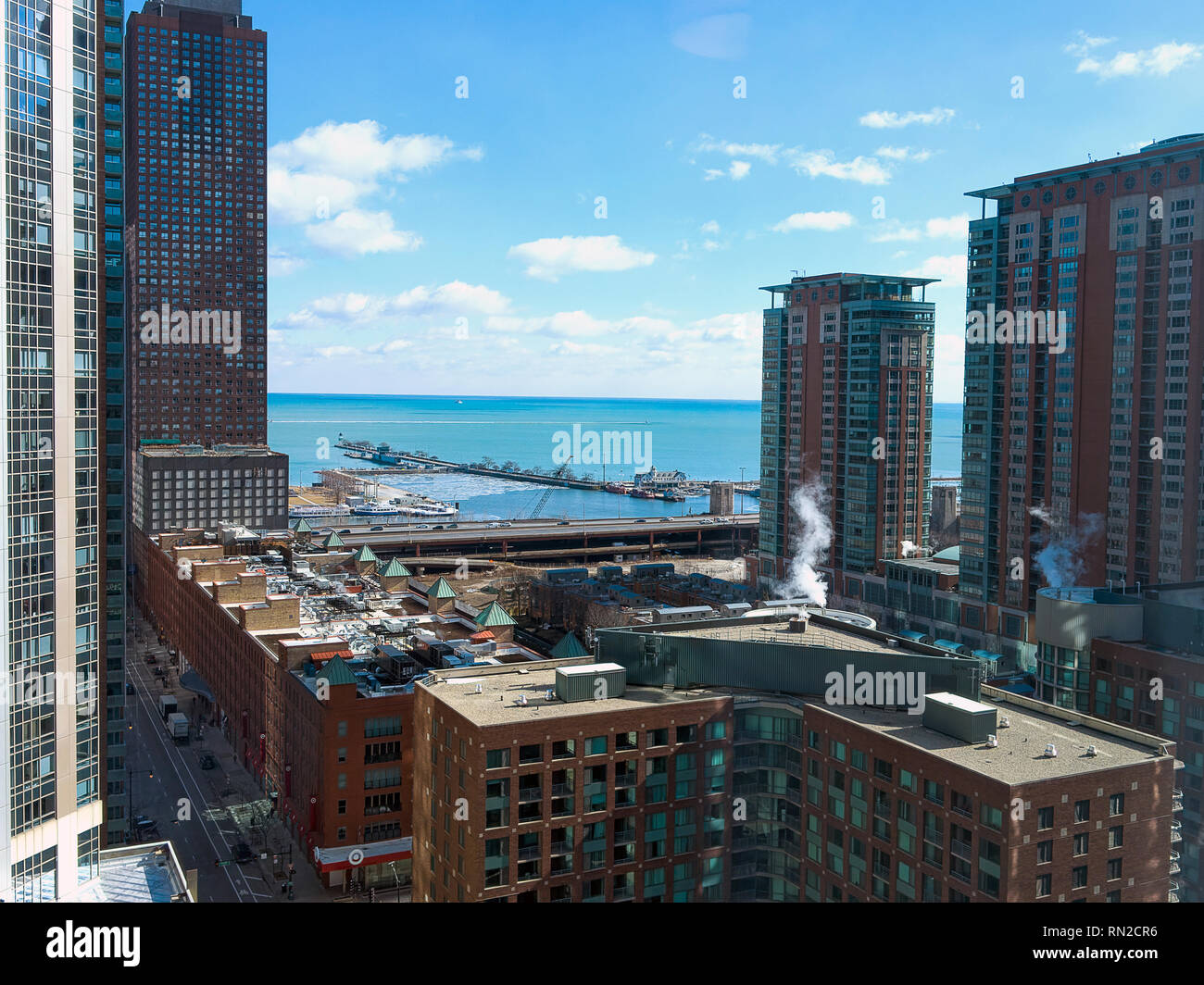 Vista aerea della città di Chicago e lago Michigan in inverno Foto Stock