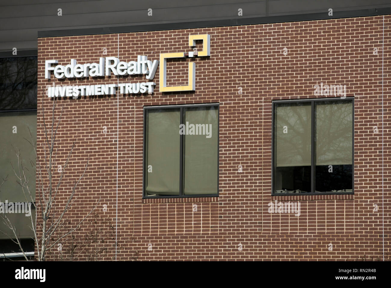 Un logo segno al di fuori della sede della Federal Realty Investment Trust in Rockville, Maryland il 10 febbraio 2019. Foto Stock