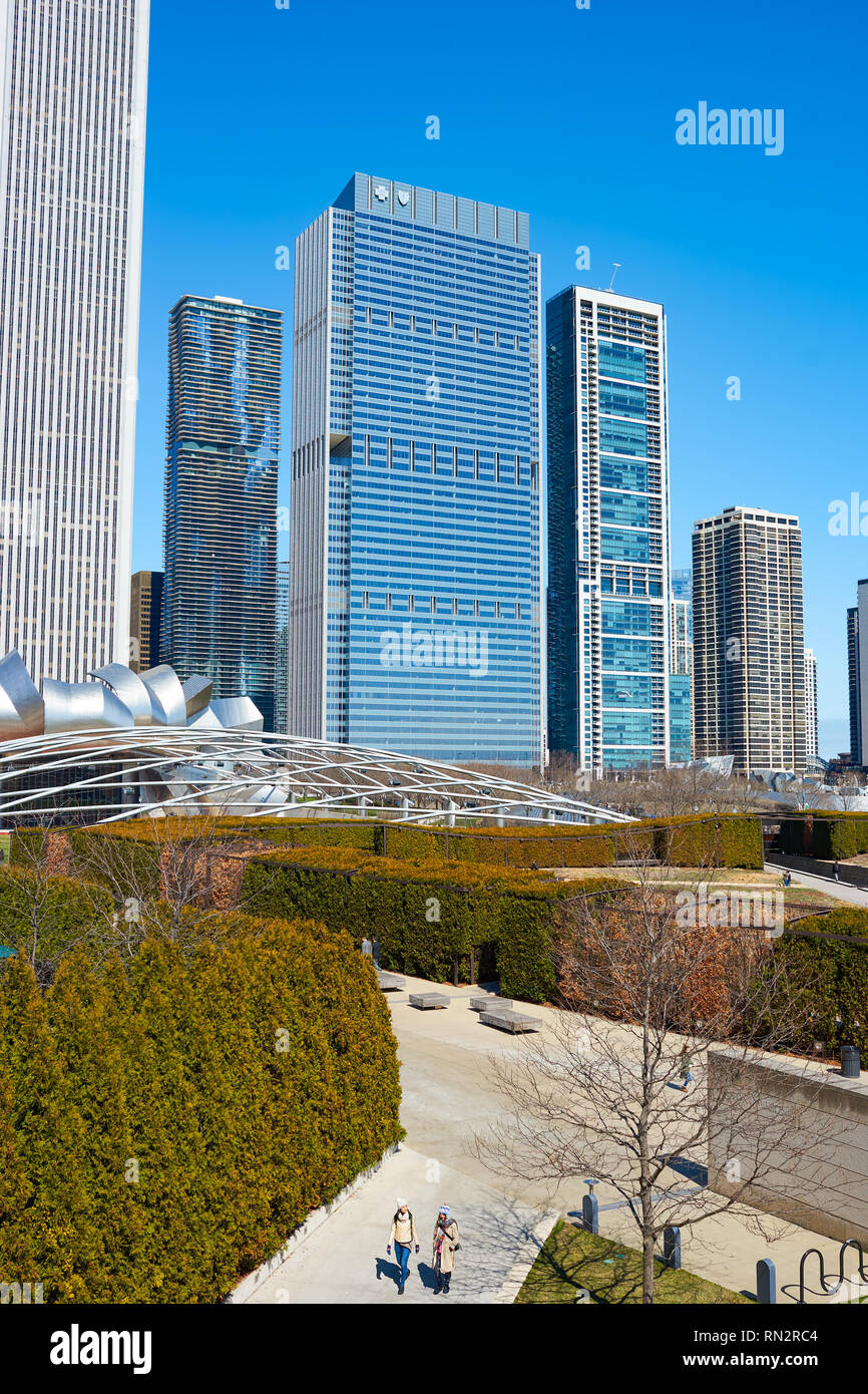 CHICAGO, IL - circa marzo, 2016: vista del Millennium Park nelle ore diurne. Il Millennium Park è un parco pubblico situato nel Loop area community di Chicag Foto Stock