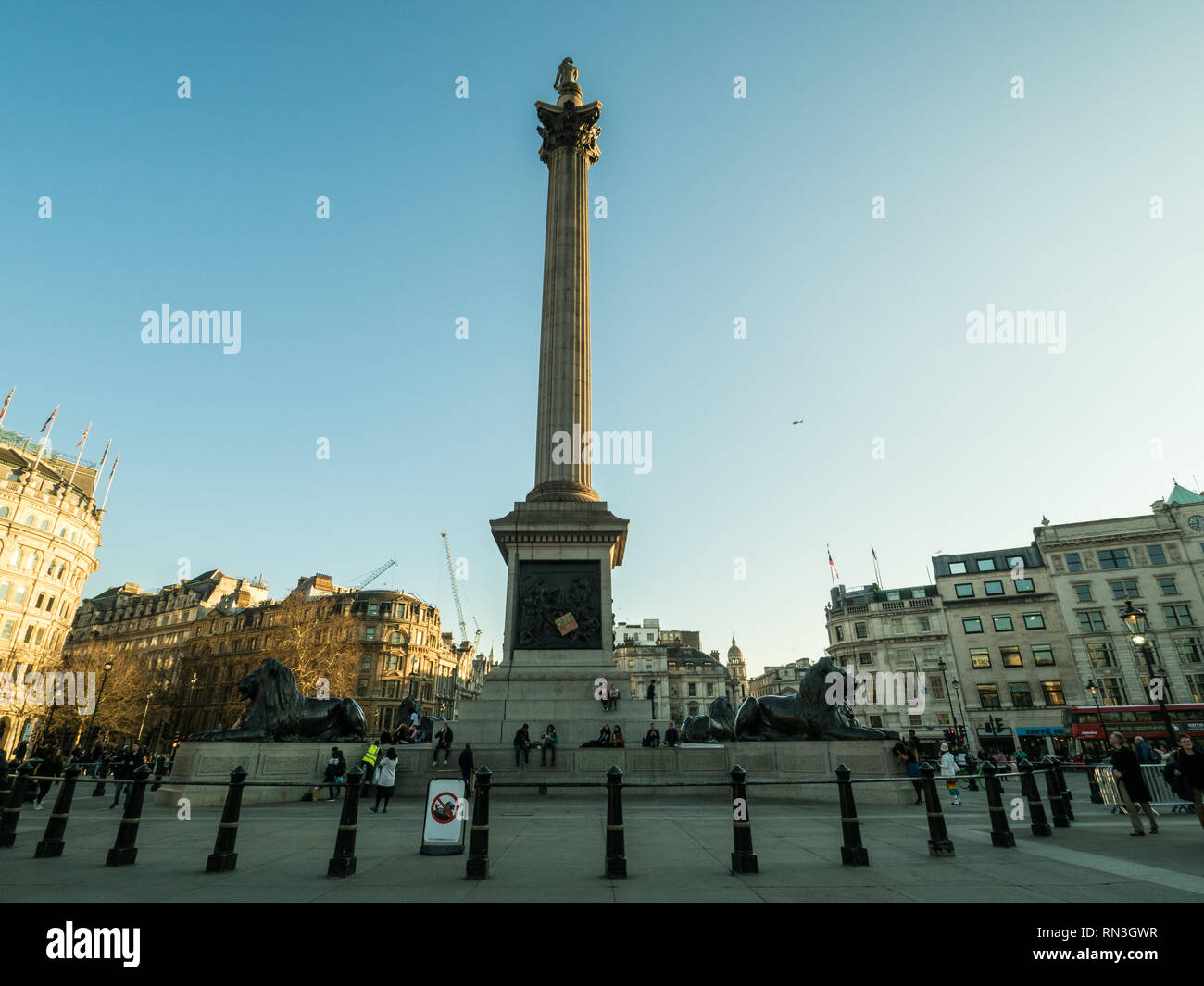 Trafalgar Square compresi Nelsons Column, Londra, Inghilterra Foto Stock