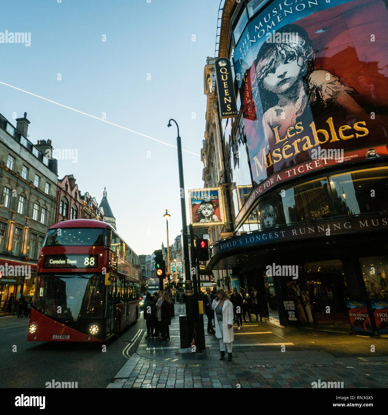 Les Miserables segno a Queens Theatre su Shaftesbury Avenue, Londra, Inghilterra Foto Stock