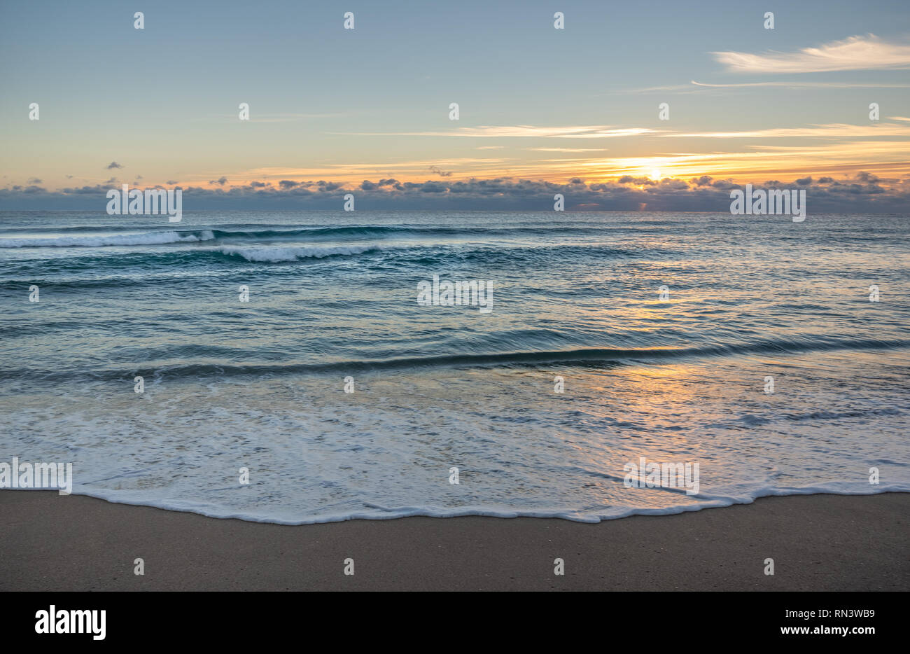 Onde sulla spiaggia in Boca Raton, Florida Foto Stock