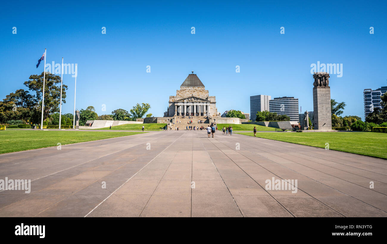 Il 2 gennaio 2019, Melbourne Australia : Vista del Santuario di ricordo con la gente e i turisti in Melbourne Victoria Australia Foto Stock