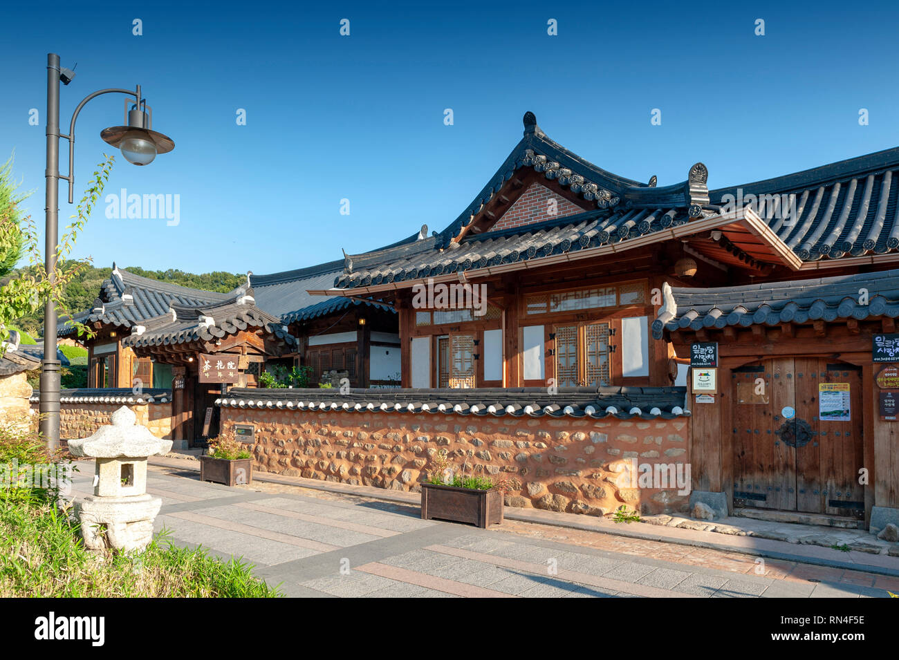 Antica casa costruita in Coreano Tradizionale architettura in Jeonju Villaggio Hanok, popolare attrazione turistica in Corea del Sud Foto Stock