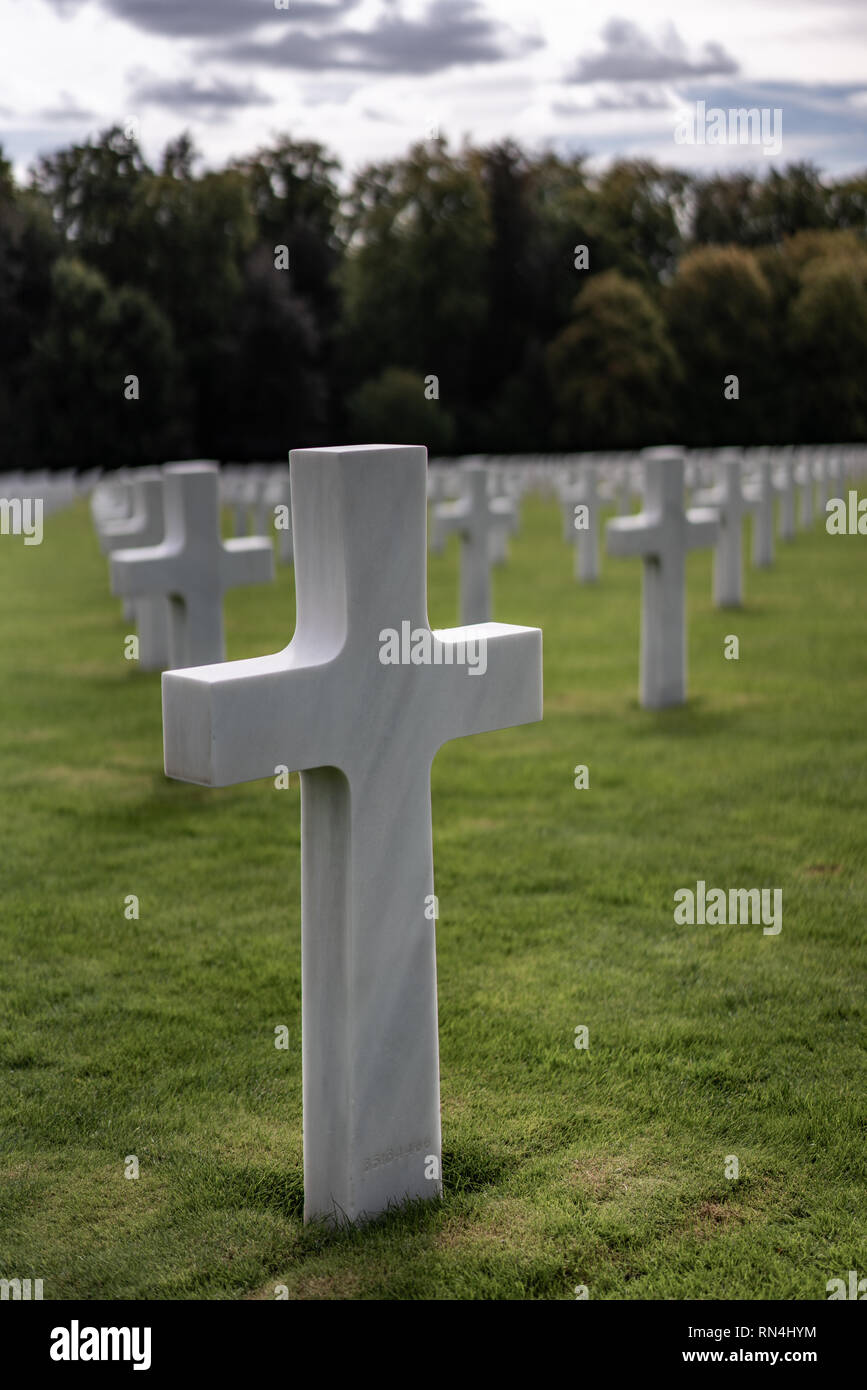 Lussemburgo Cimitero e memoriale americano croci di pietre tombali. Foto Stock