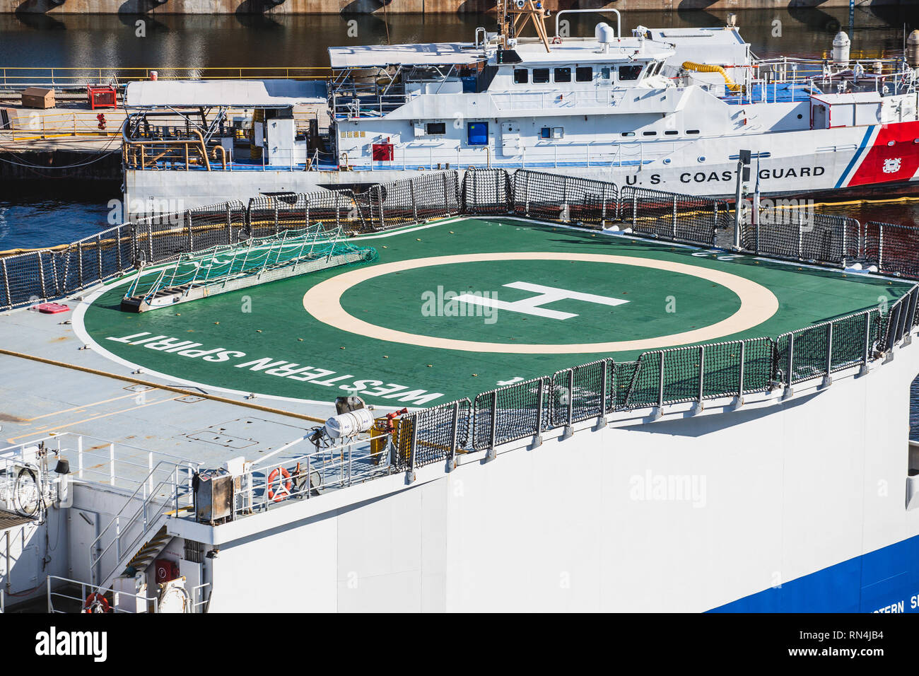 TAMPA, FLORIDA - Febbraio 27, 2016: La United States Coast Guard è la difesa costiera marittima e di applicazione della legge il ramo degli Stati Uniti Arme Foto Stock