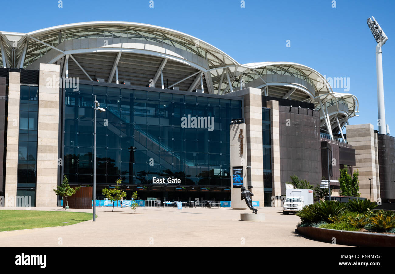 Il 31 dicembre 2018, Adelaide Australia del Sud : Adelaide Oval sportivo stadium vista frontale sul lato est con il segno in Adelaide Australia SA Foto Stock