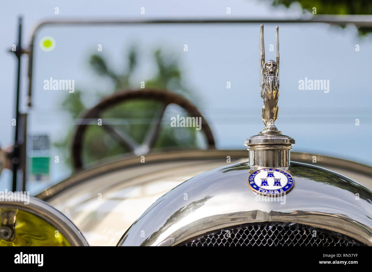 Francia VILLANDY SEP 2018: dettagli di Rolland-Pilain auto vicino castello di Villandry. Rolland-Pilain era una vettura francese maker istituita formalmente il 4 novem Foto Stock