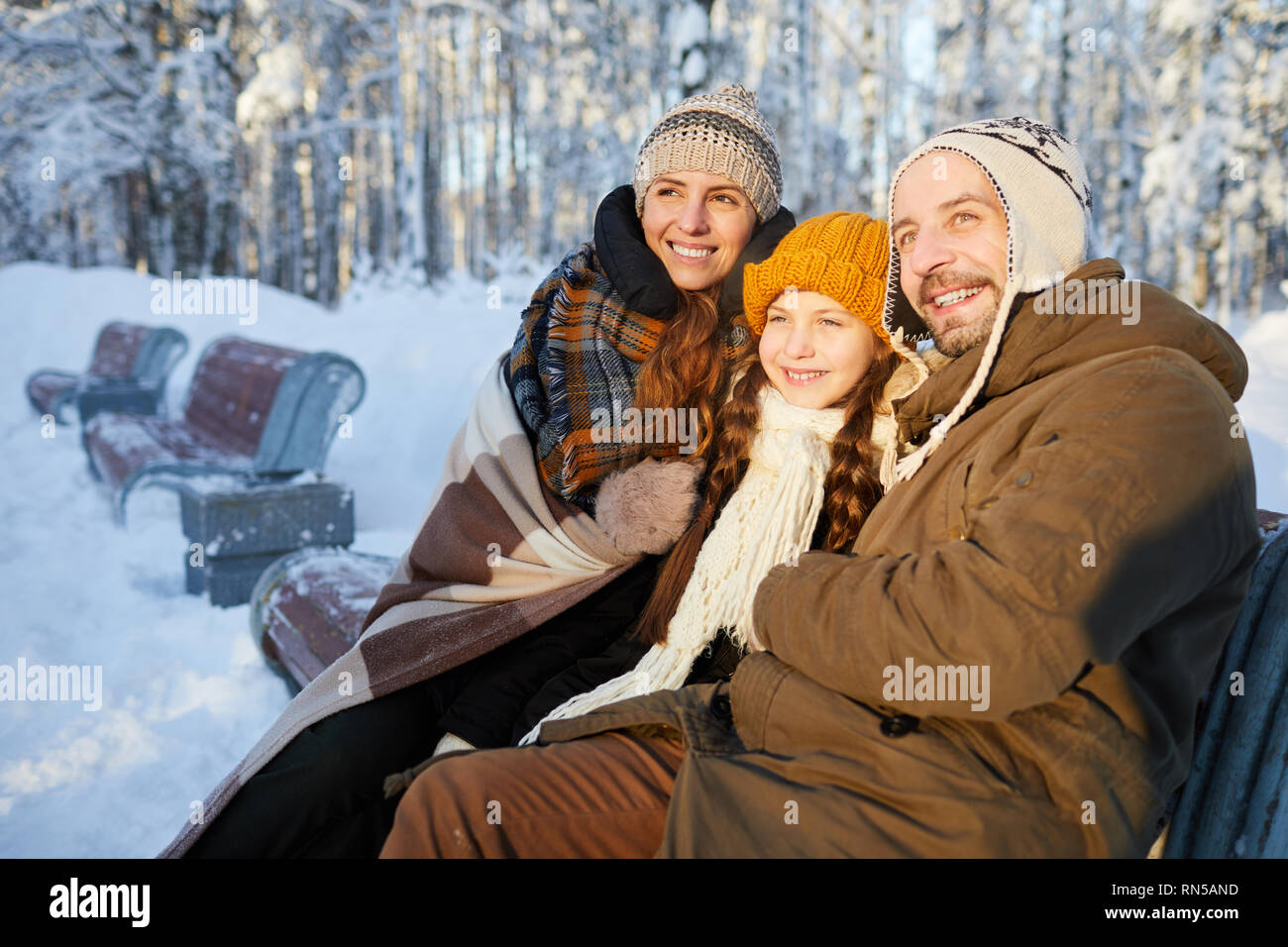 Gioiosa famiglia in Winter Park Foto Stock