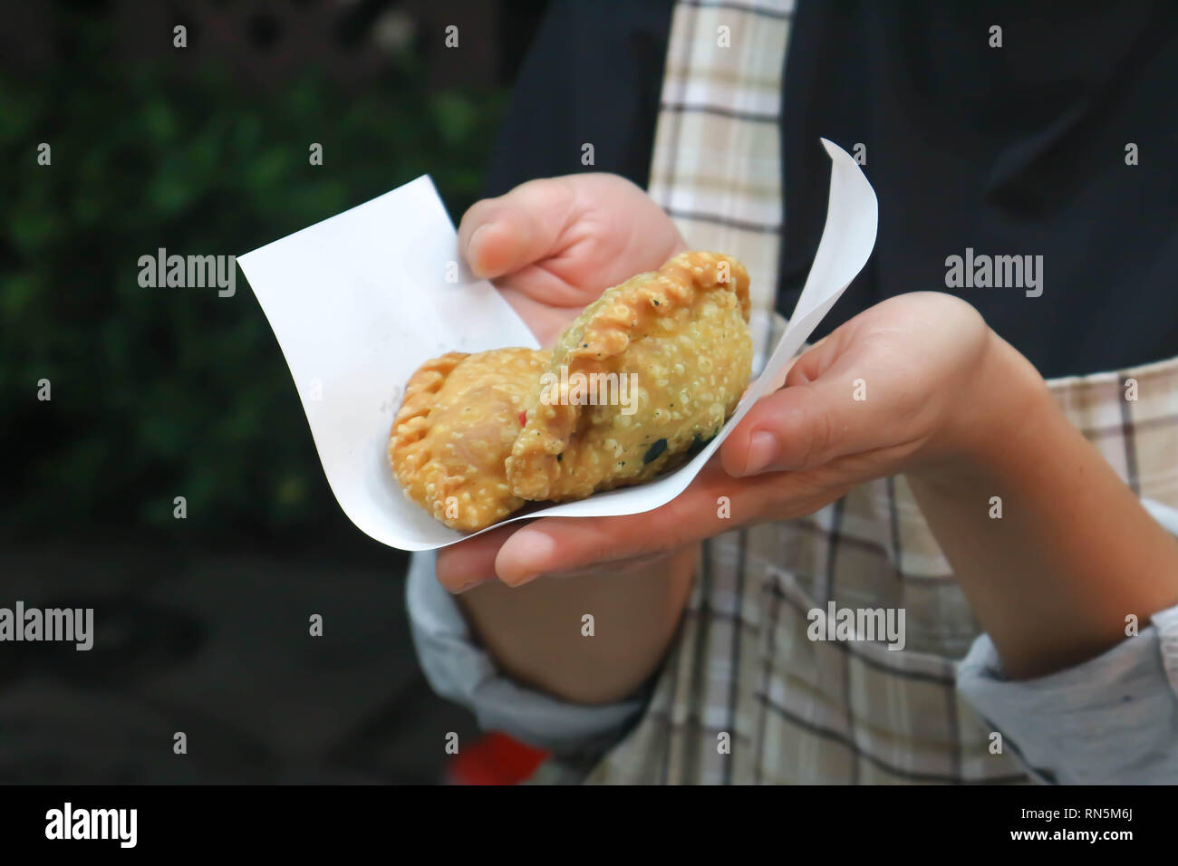 Pasta di curry o fritto gnocco di curry ,Thai dessert Foto Stock