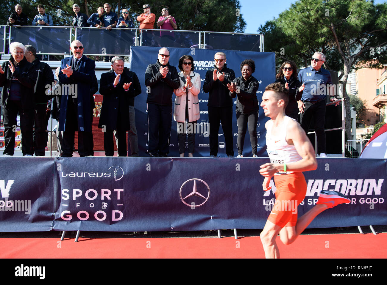 Julien Wanders della Svizzera stabilisce il record del mondo a 5km Herculis gara nel Principato di Monaco. Sullo sfondo la Laureus ambasciatori con il Principe Alberto di Monaco (m.). GES/sport/Generale Laureus World Sports Awards 2019, 17.02.2019 Sport: Laureus World Sports Awards 2019, febbraio 17, 2019 | Utilizzo di tutto il mondo Foto Stock