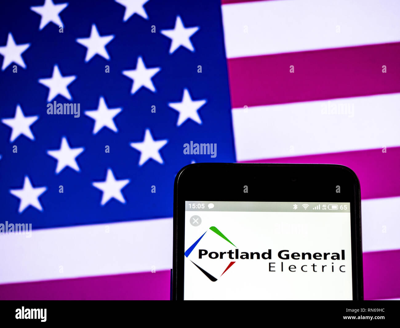 L'Ucraina. Xvii Feb, 2019. Portland General Electric Company logo che si vede visualizzato su un telefono intelligente. Credito: Igor Golovniov SOPA/images/ZUMA filo/Alamy Live News Foto Stock