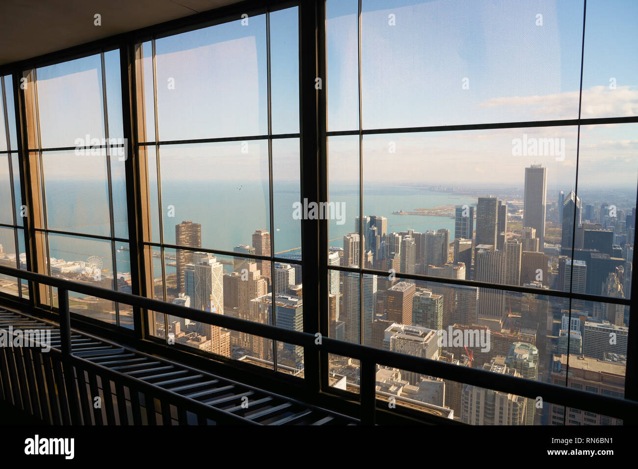 CHICAGO, IL - circa marzo, 2016: all'interno di John Hancock Center dell'Osservatorio. Il John Hancock Center è un grattacielo supertall a 875 North Michigan Foto Stock
