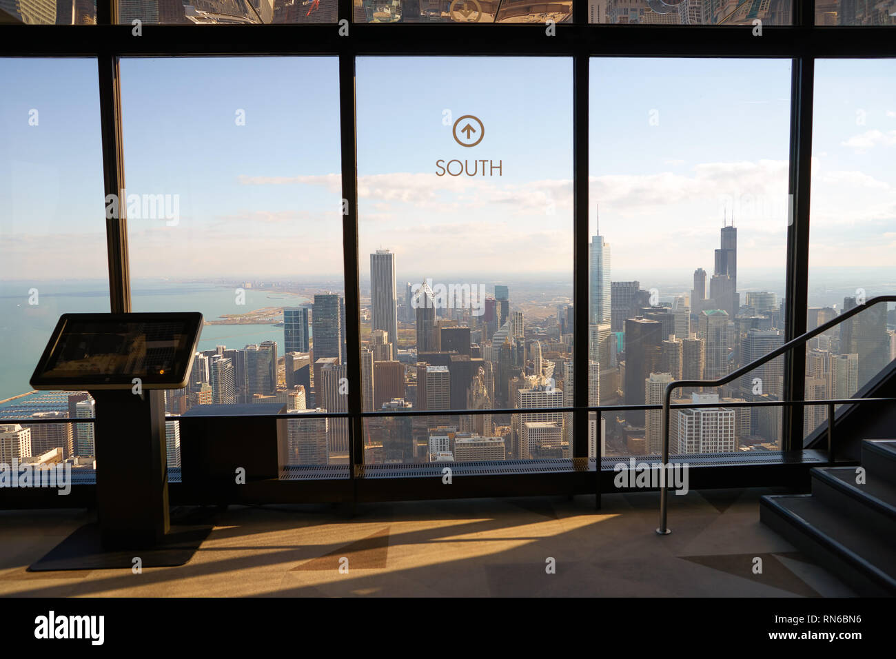 CHICAGO, IL - circa marzo, 2016: all'interno di John Hancock Center dell'Osservatorio. Il John Hancock Center è un grattacielo supertall a 875 North Michigan Foto Stock