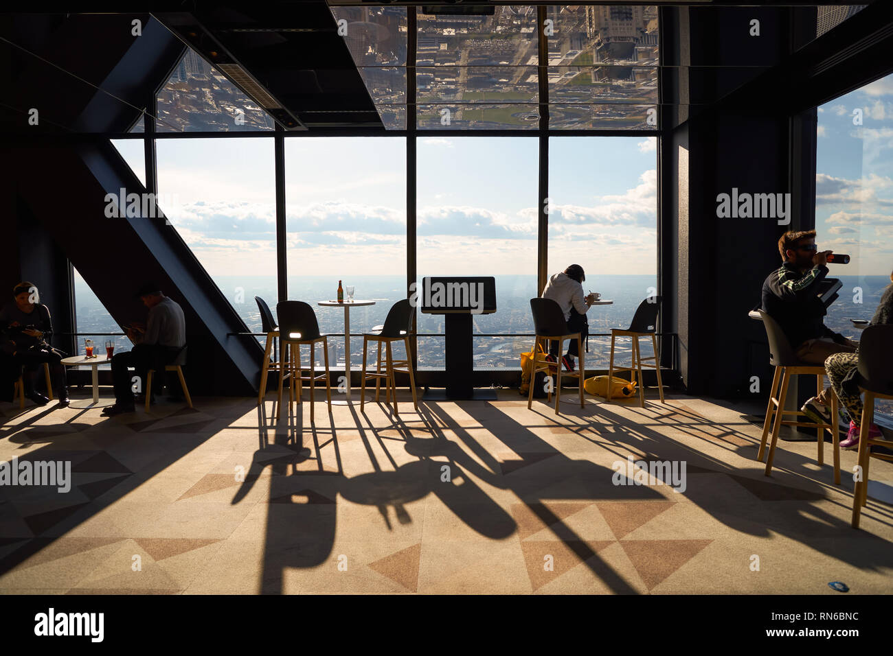 CHICAGO, IL - circa marzo, 2016: all'interno di John Hancock Center dell'Osservatorio. Il John Hancock Center è un grattacielo supertall a 875 North Michigan Foto Stock
