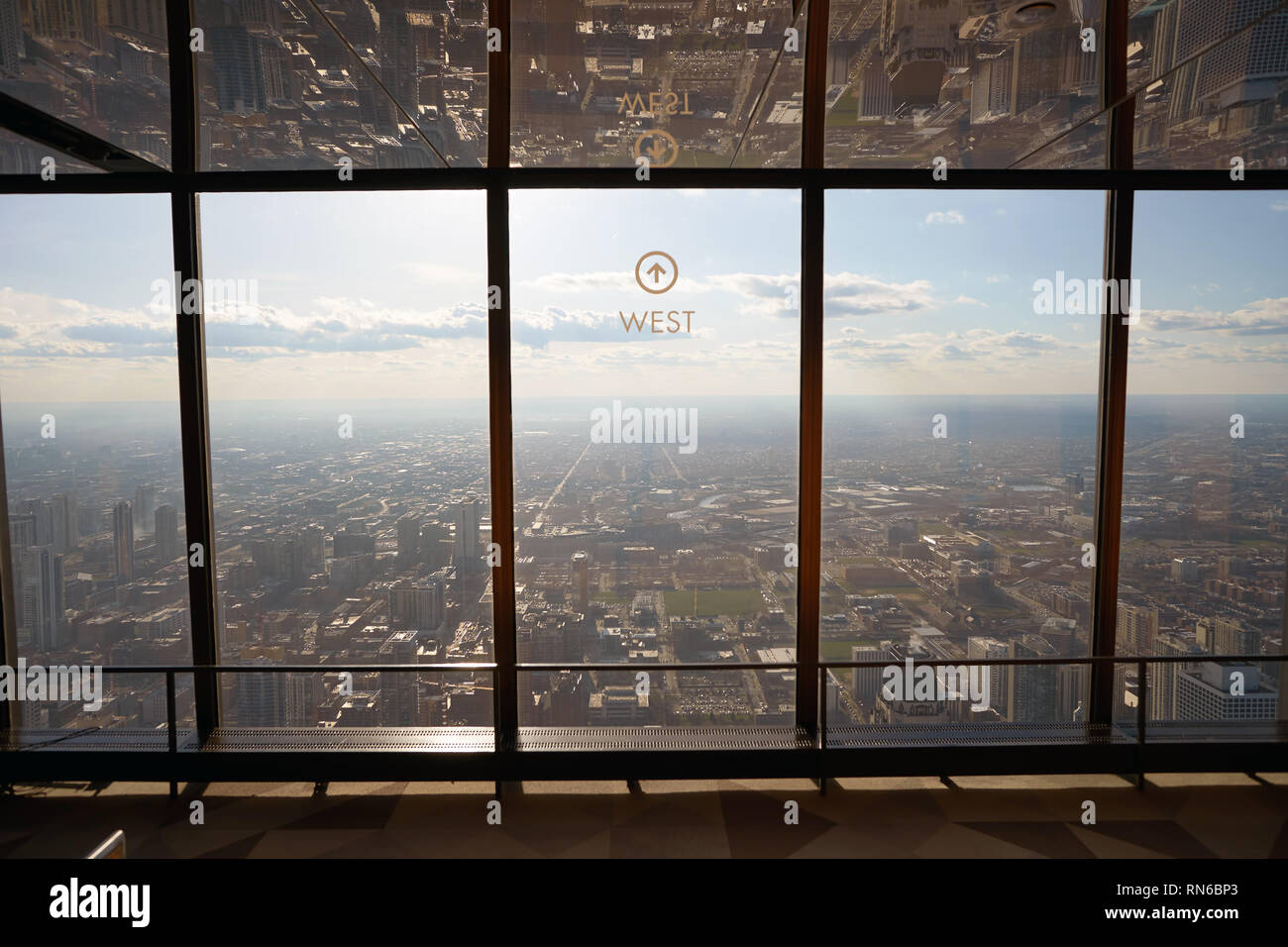 CHICAGO, IL - circa marzo, 2016: all'interno di John Hancock Center dell'Osservatorio. Il John Hancock Center è un grattacielo supertall a 875 North Michigan Foto Stock