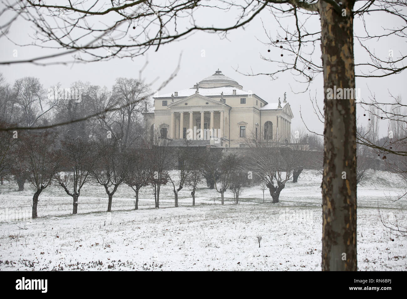 Vicenza, VI, Italia - Marzo 1, 2018: antica villa chiamato La Rotonda con la neve Foto Stock