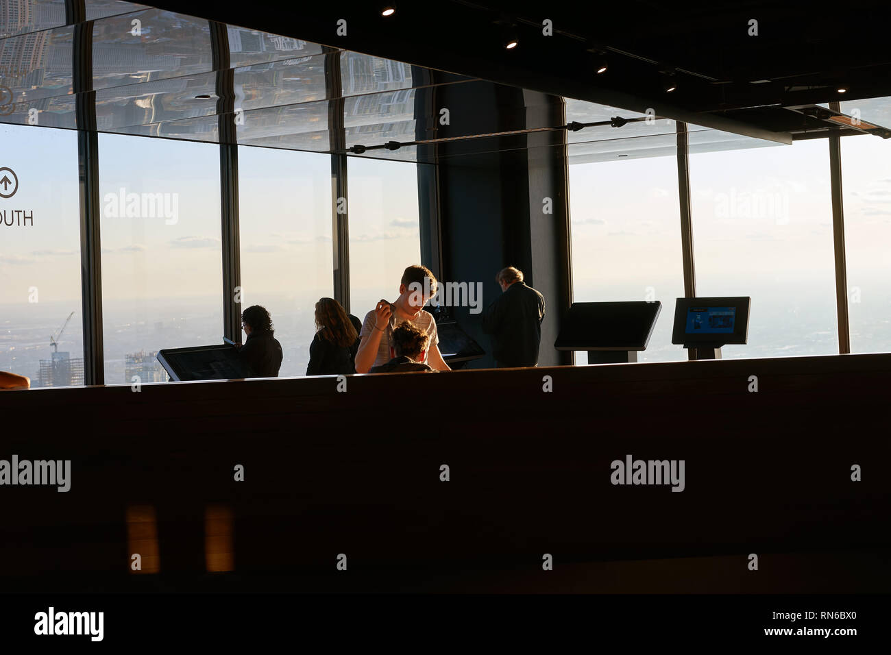 CHICAGO, IL - circa marzo, 2016: all'interno di John Hancock Center dell'Osservatorio. Il John Hancock Center è un grattacielo supertall a 875 North Michigan Foto Stock