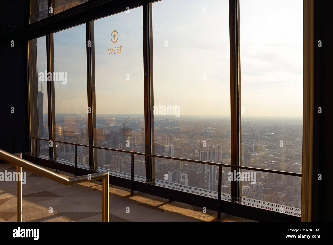 CHICAGO, IL - circa marzo, 2016: all'interno di John Hancock Center dell'Osservatorio. Il John Hancock Center è un grattacielo supertall a 875 North Michigan Foto Stock