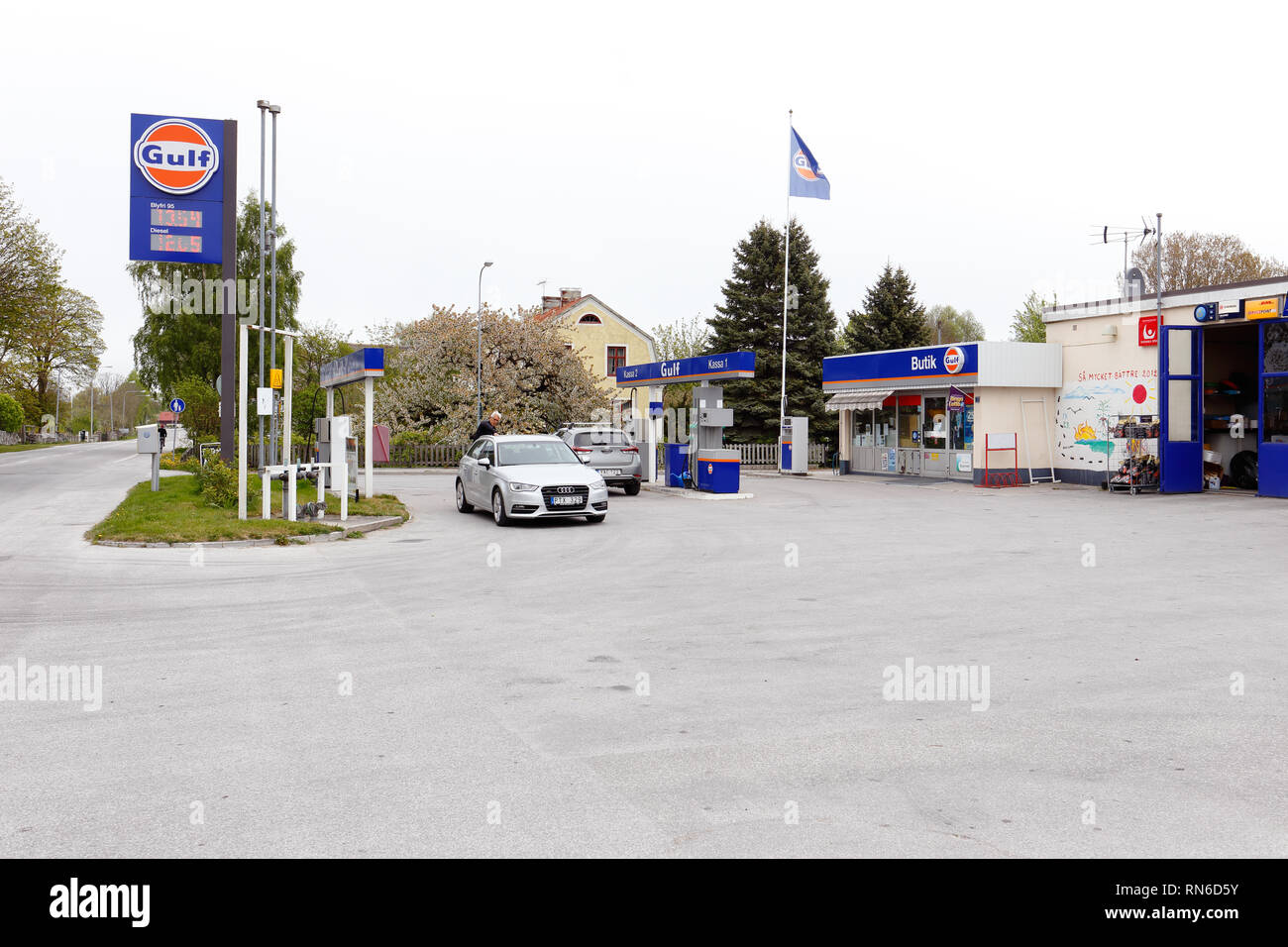 Burgsvik, Svezia - 14 Maggio 2016: Benzina alla stazione di servizio Golfo di marca. Foto Stock