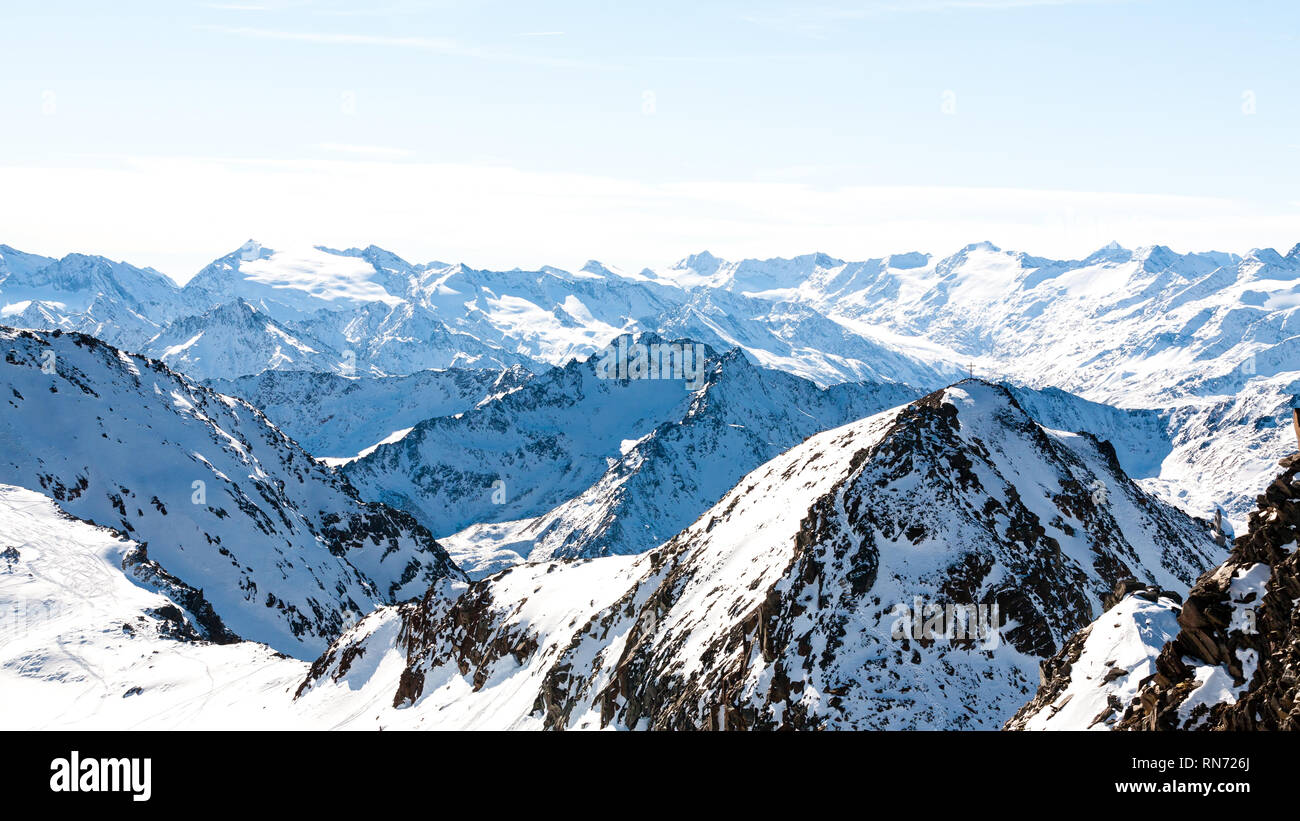 Alpi in giornata invernale, Austria, Stubai, Stubaier Gletscher ski resort. Bella vista della montagna. Foto Stock