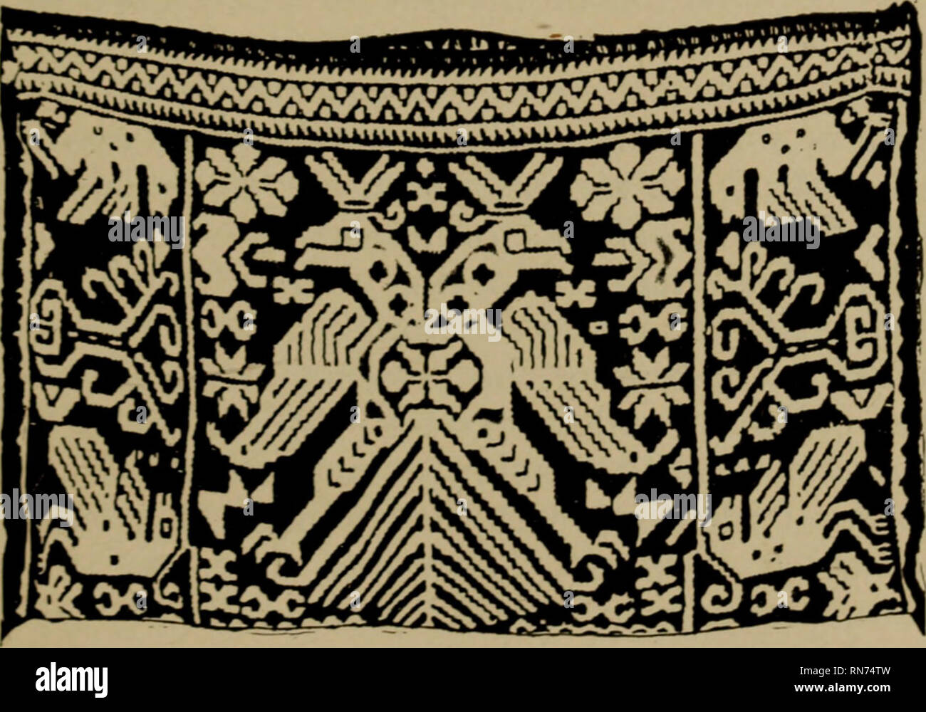 . Le antiche civiltà del Messico e America centrale. Gli indiani del Messico; Indiani dell America Centrale. Introduzione 37 senza modifiche da influenze spagnole. Basketry, tex- piastrelle e ceramiche sono state mantenute dalla loro così come molte cerimonie religiose. Più lontano sud tra- Cora Huichol e ci sono anche surviv- ing arti. I tessuti di questi indiani sono 5"V?^2TFA/5"^^UV£/3V"£l2V£*?R£U !UV/^^^X^"^?^^V^2A5UV£nv Fig. 8. Il design moderno nastro Huichol.. Fig. 9. Custodia in tessuto di indiani Huichol mostra Two-Headed Austrian Eagle. molto bella ma ha introdotto le idee sono spesso stati. Foto Stock