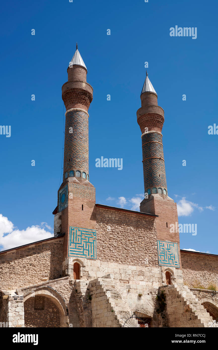 I minareti della Gökmedrese o Gök Medrese Sivas, Turchia Foto Stock